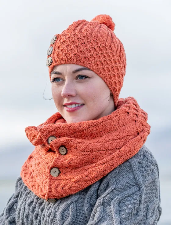 A‎ran‎ Snood Scarf with Butto‎‎ns