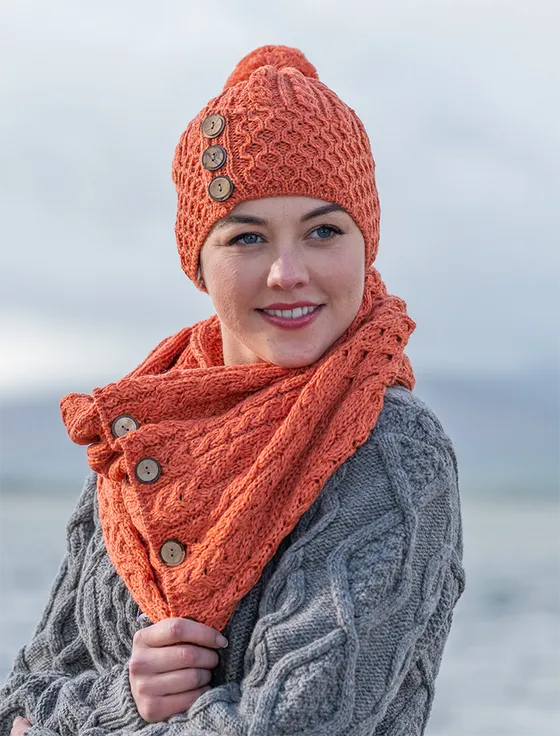 A‎ran‎ Snood Scarf with Butto‎‎ns