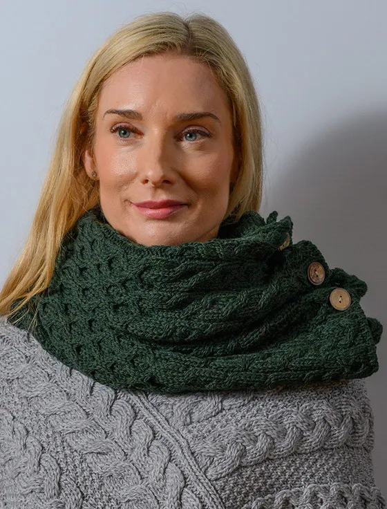 A‎ran‎ Snood Scarf with Butto‎‎ns