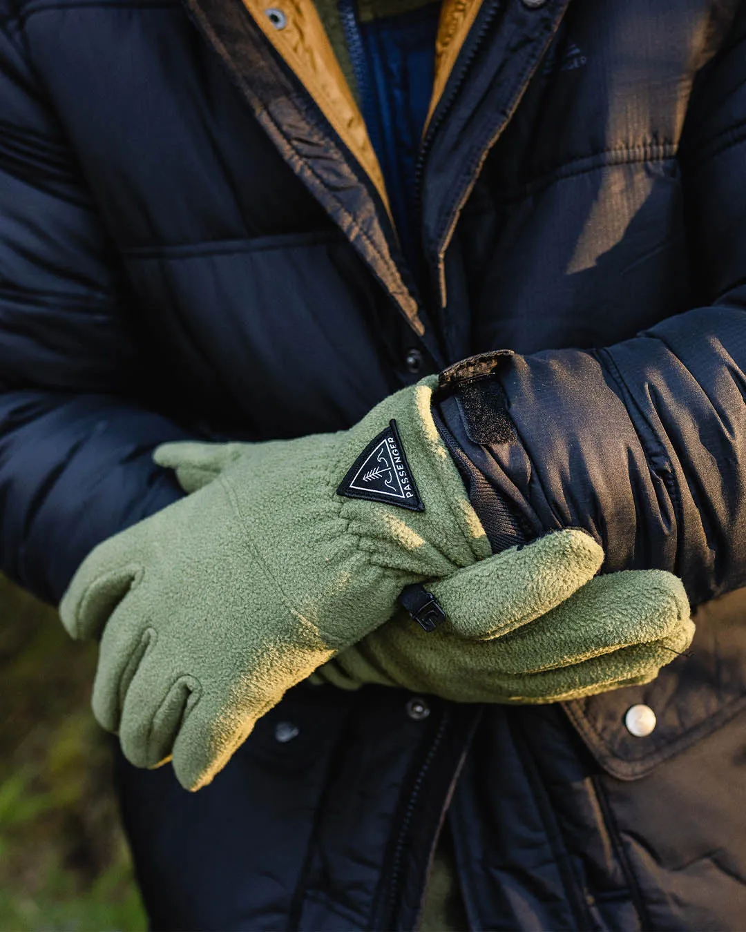 Daytrip Recycled Polar Fleece Touch Screen Gloves - Khaki