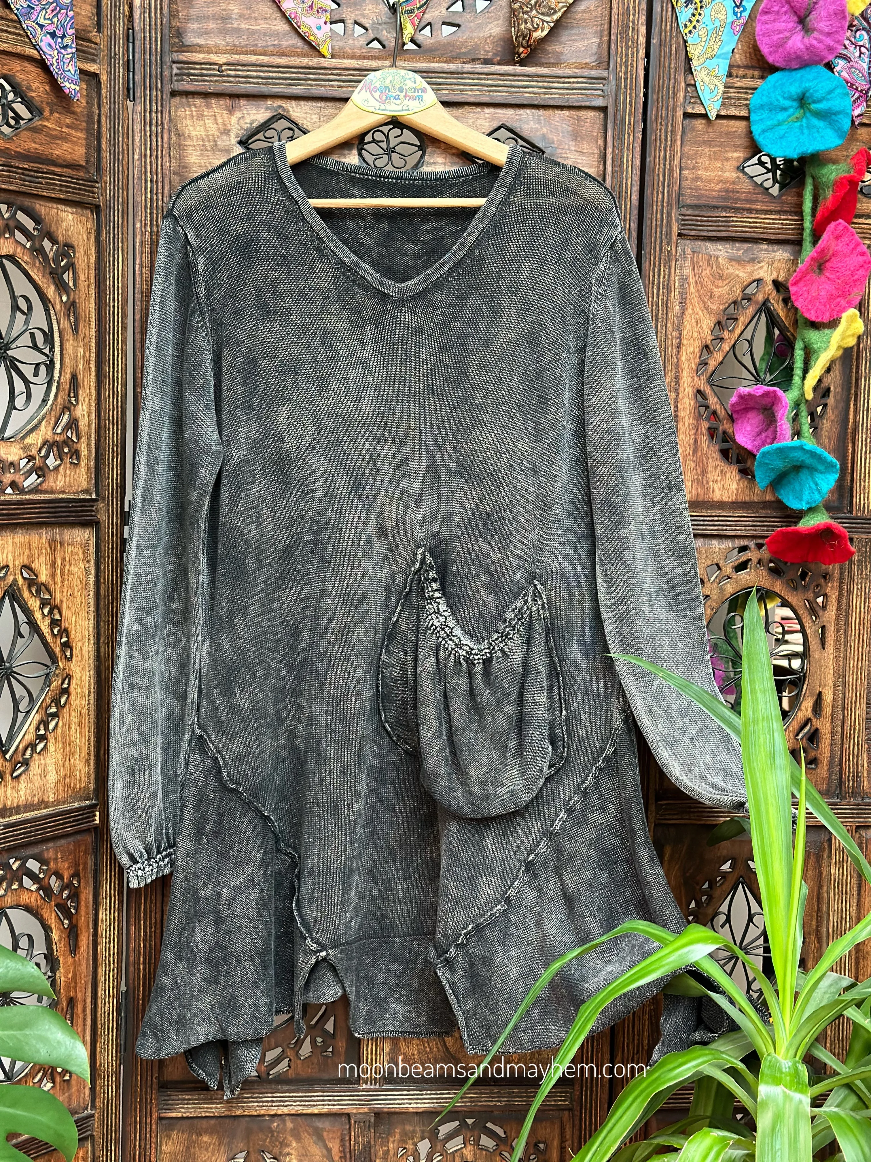 STONEWASHED BLACK  COTTON ART JUMPER  (M/L)